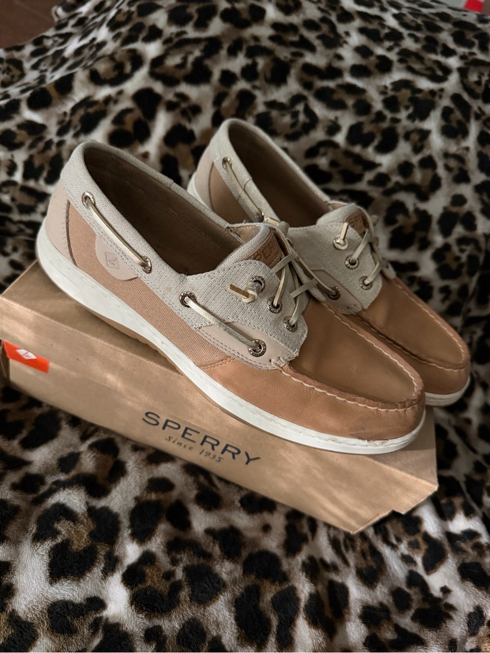 Sperry Tan and Cream Leather slip ons ✨